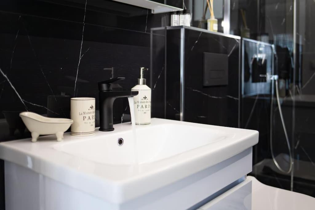 Apartment Paris Opulent Lifestyle *